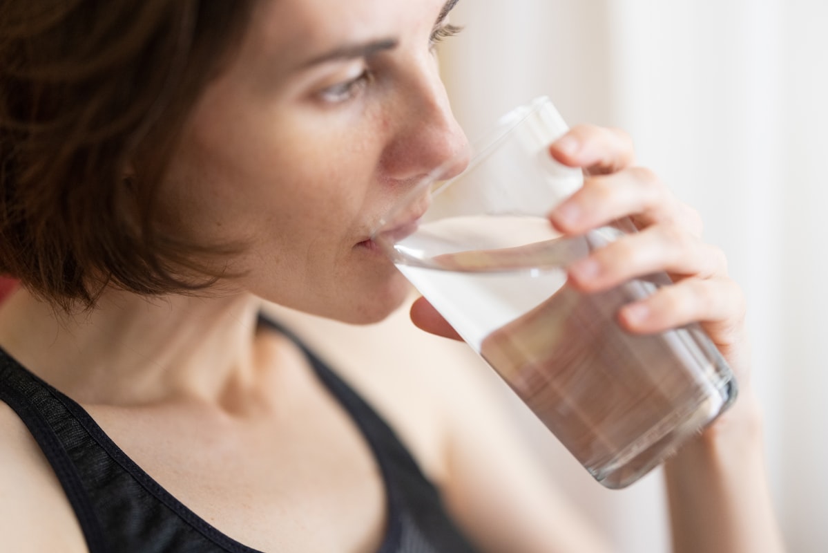 Verschiedene Getränke und Wasserquellen